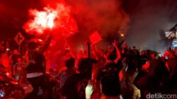“Tragedi Bobotoh: Seorang Fans Persib Koma Setelah Jatuh dari Flyover”