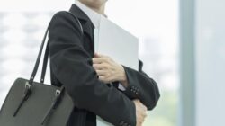 “Pengusaha Wajib Kembalikan Ijazah, Ini Aturannya yang Tidak Boleh Dilanggar!”
