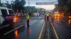 Kebalikan Mobil Boks, Kabel Semrawut, Lalin Macet Sehari