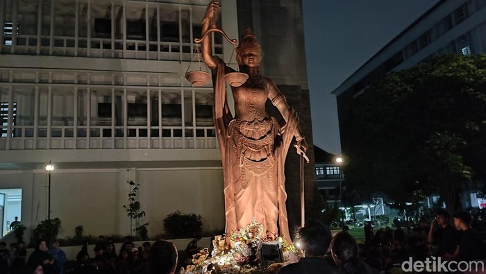 Mahasiswa FH UGM Bersama Doa, Kenang Tragedi Argo Ditabrak BMW