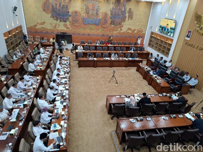 Raker Menkop-Komisi VI DPR Hasilkan 10 Kesimpulan Soal Kopdes Merah Putih, Cari Solusi untuk Desa