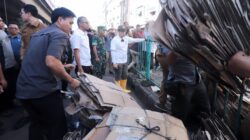 Wawalkot Tangsel Bersihkan Sampah-Bongkar Lapak PKL di Ciputat, Wujud Komitmen Pemkot Tangsel