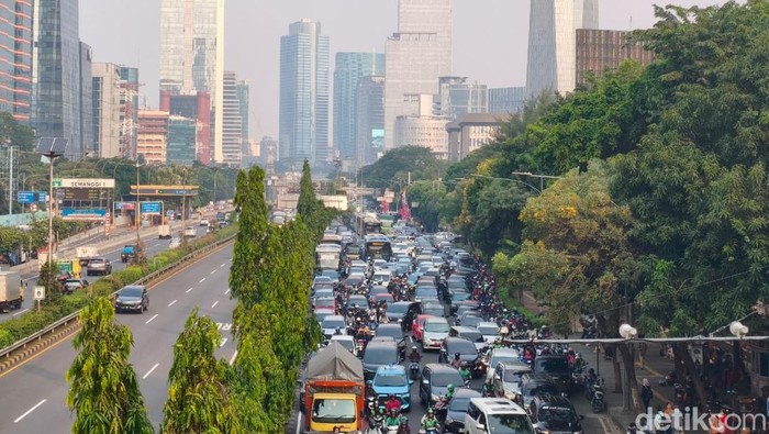 Long Weekend Mendatang, Jalanan Gatsu & Sudirman Terancam Macet Total Sore Ini!