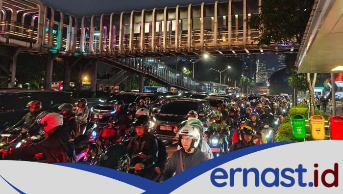 [Jalan Sudirman Jaksel Masih Macet Parah Sejak Sore, Begini Kondisinya]