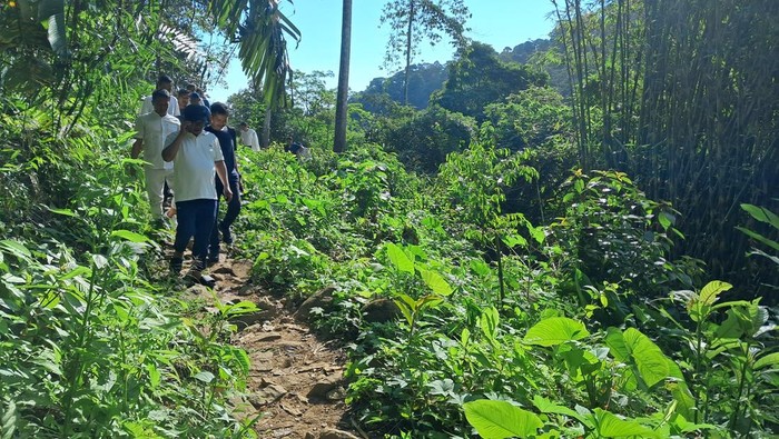 Gubernur Banten Jajal Trek Jalan Setapak ke Curug Putri Pandeglang - Update 1