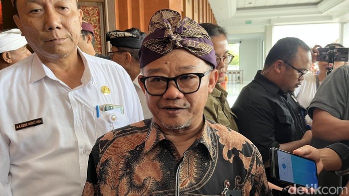 **Mendikdasmen Siap Analisis Putusan MK: SD-SMP Swasta Gratis, Tapi Belum Ada Langkah Pasti**