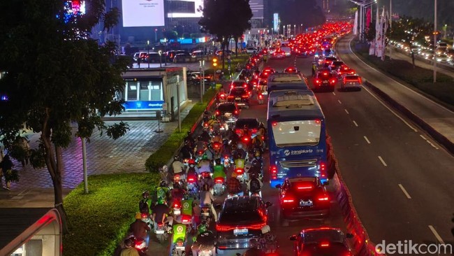4 Cerita Mereka yang Terjebak Macet Parah Jakarta 28 Mei 2025 - Update 1
