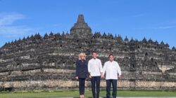 Prabowo, Macron, dan Brigitte Gandengan Tangan Foto Bersama di Candi Borobudur – Update 3