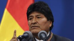 **Morales Dilarang Nyapres Lagi, Pendukungnya Bentrok dengan Polisi Bolivia**