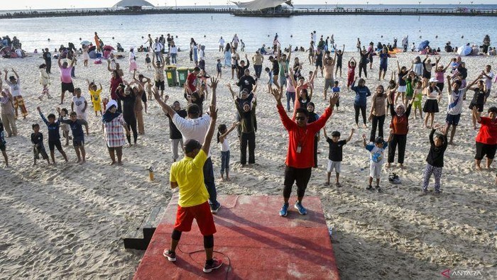 Ancol Diserbu saat Libur Panjang, Pantai Jadi Tujuan Favorit, Tapi Ini Masalahny!