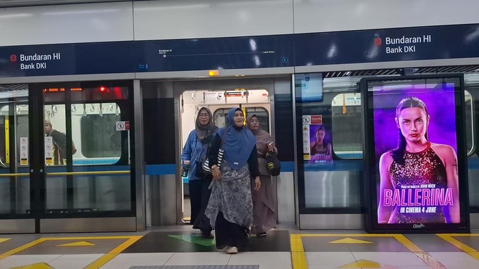 Emak-emak Bekasi Pertama Kali Jajal MRT:Kirain Buat Orang Kantoran Aja, Ternyata...