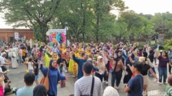 “Seru-seruan Pengunjung TMII Goyang ‘Gemu Famire’, Tutup Wisata Hari Ini!”