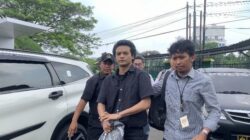 Tangan Diborgol, Vadel Badjideh Dilimpahkan ke Kejari Jaksel: Kisah Tragis atau Permainan Kekuasaan?