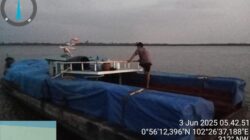 Polisi Ciduk Kapal Ilegal 25 Ton di Riau, Puluhan ABK Ditangkap