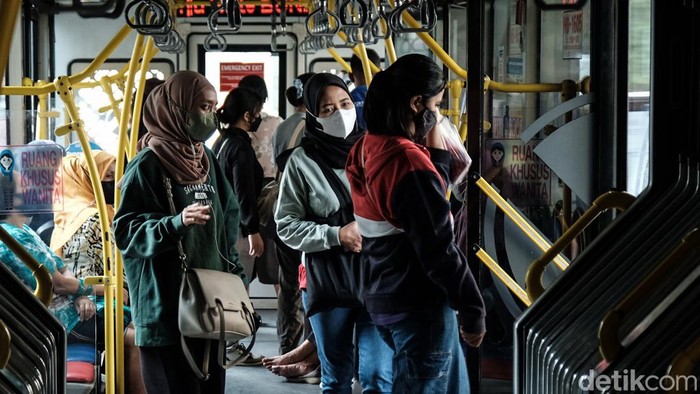 Kakek Teriaki Wanita Naik TransJ 'Teroris' Dicari, Diduga dari Tanah Abang: Kisah Ketakutan di Jalan Raya