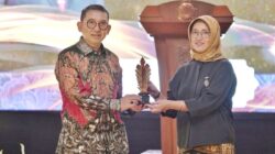 Fadli Zon Dianugerahi Praba Nawasena Budaya, PUI Javanologi UNS Persembahkan Penghargaan untuk Kebudayaan Jawa