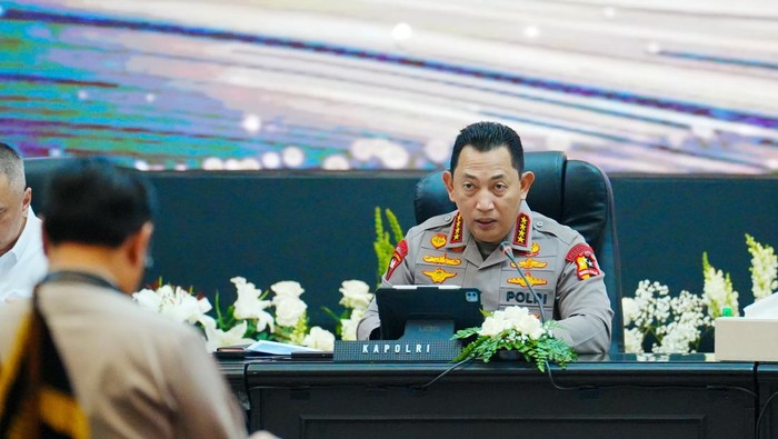 Seskab Teddy Bantah Isu Liar Kapolri Akan Diganti, Ini Fakta yang Harus Diketahui!