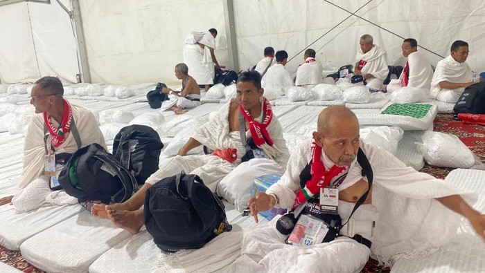 **Di Arafah, Jemaah Haji Laksanakan Wukuf: Tradisi Agung yang Mengejutkan Dunia**