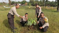 Dari Mapolsek Kampar Riau, Polisi Percontohan dalam Gerakan Menanam Pohon