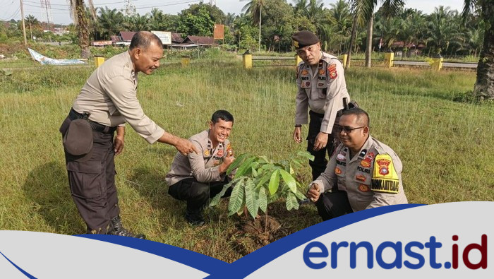 Dari Mapolsek Kampar Riau, Polisi Percontohan dalam Gerakan Menanam Pohon