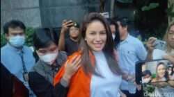 Nikita Mirzani Diteruskan ke Jaksa, Mobil dan Ponsel Jadi Bukti Utama dalam Kasus Pemerasan