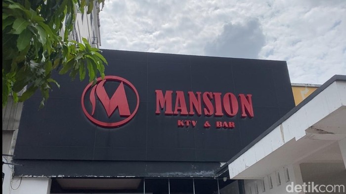 Bos KTV Mansion Semarang Jadi Tersangka Baru Kasus Striptis: Sosok Terkenal Dalam Skandal Besar!