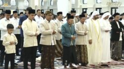 Gibran Salat Idul Adha di Solo: Pertemuan Mengejutkan dengan Kiai yang Jaga Dari Wali Kota!
