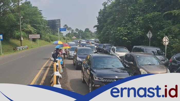 Libur Idul Adha, Lalin Puncak Bogor Nyaris Macet Siang Ini