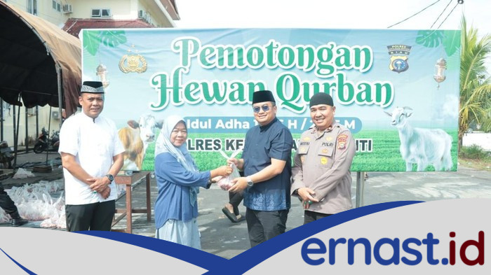 Polres Meranti Berikan Daging Kurban ke Dhuafa, Berbagi Keberkahan Idul Adha
